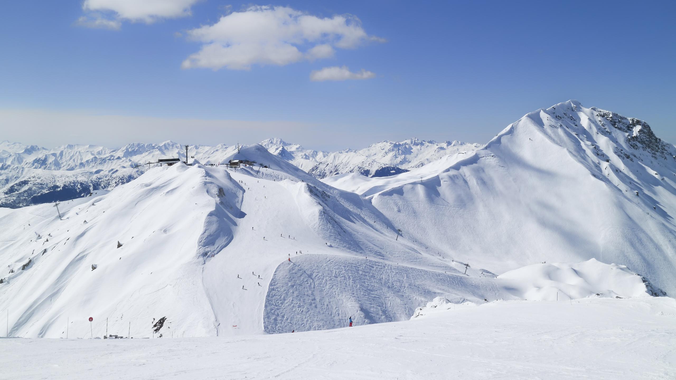 Pistes de ski enneigées, investir en Savoie et en Haute-Savoie