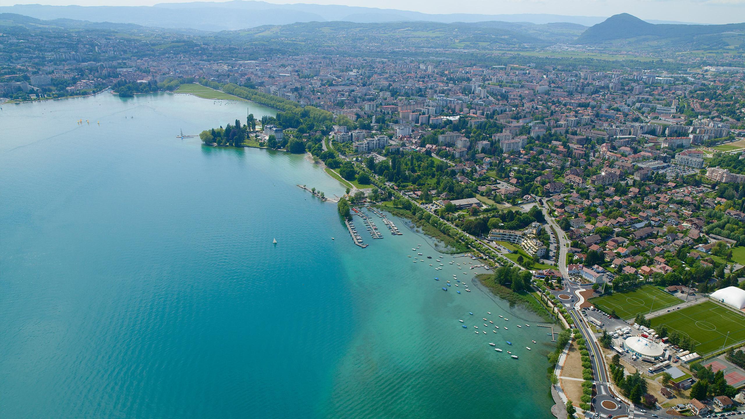 Vue sur Annecy depuis le ciel - MGM, un promoteur local basé à Annecy