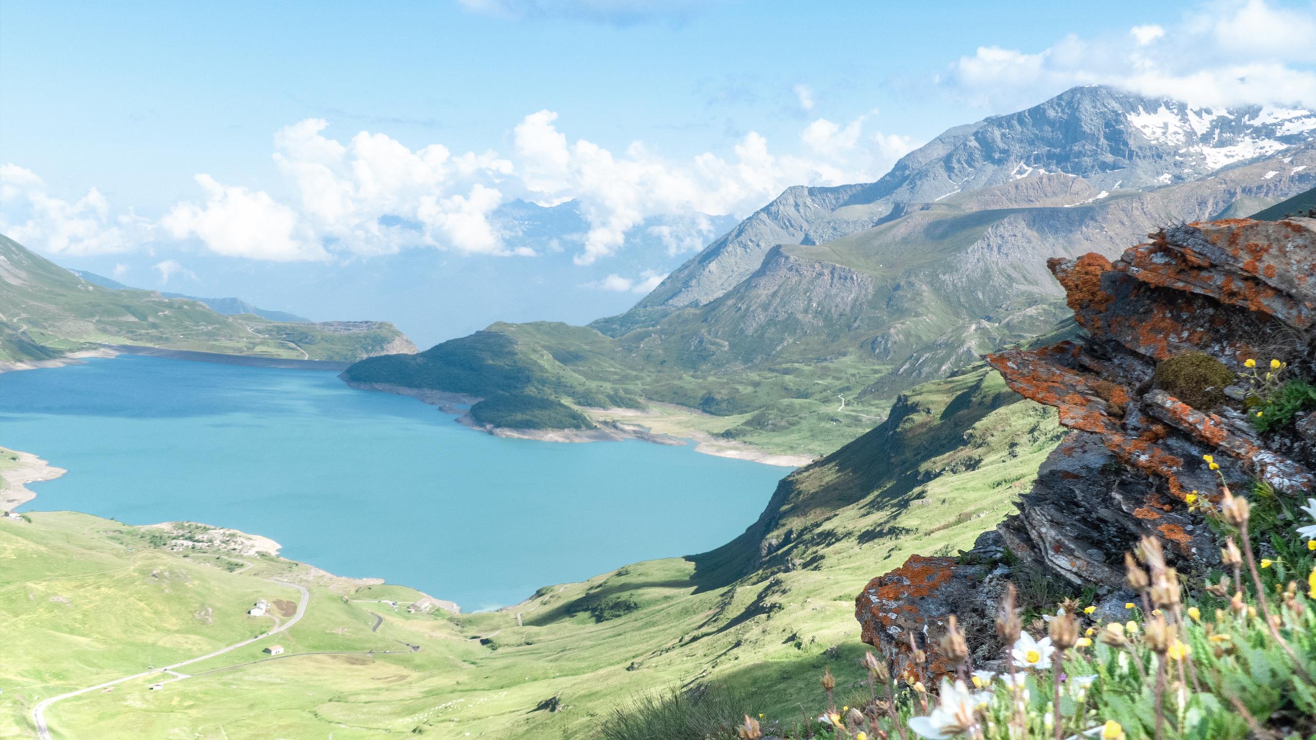 Lac du Mont Cenis un jour de beau temps en Haute Maurienne