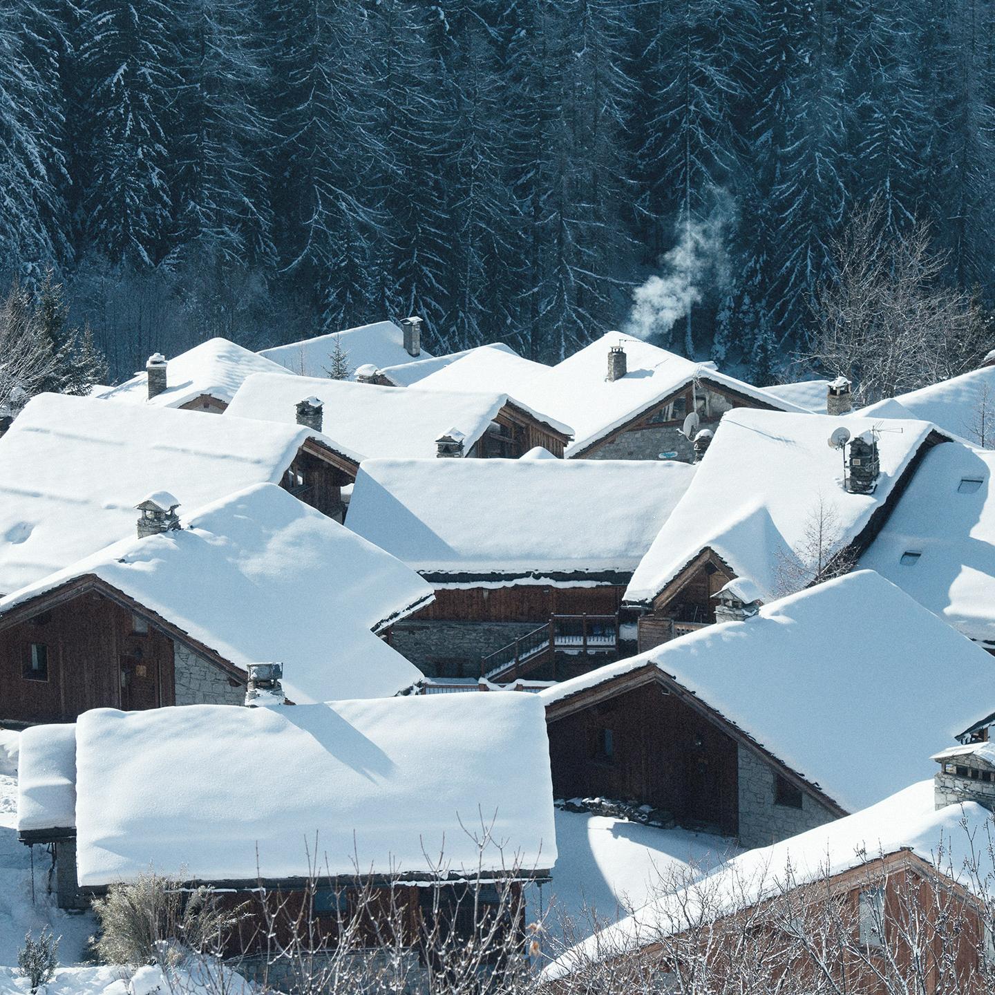 Le village de Sainte-Foy Tarentaise enneigé, destination Savoie