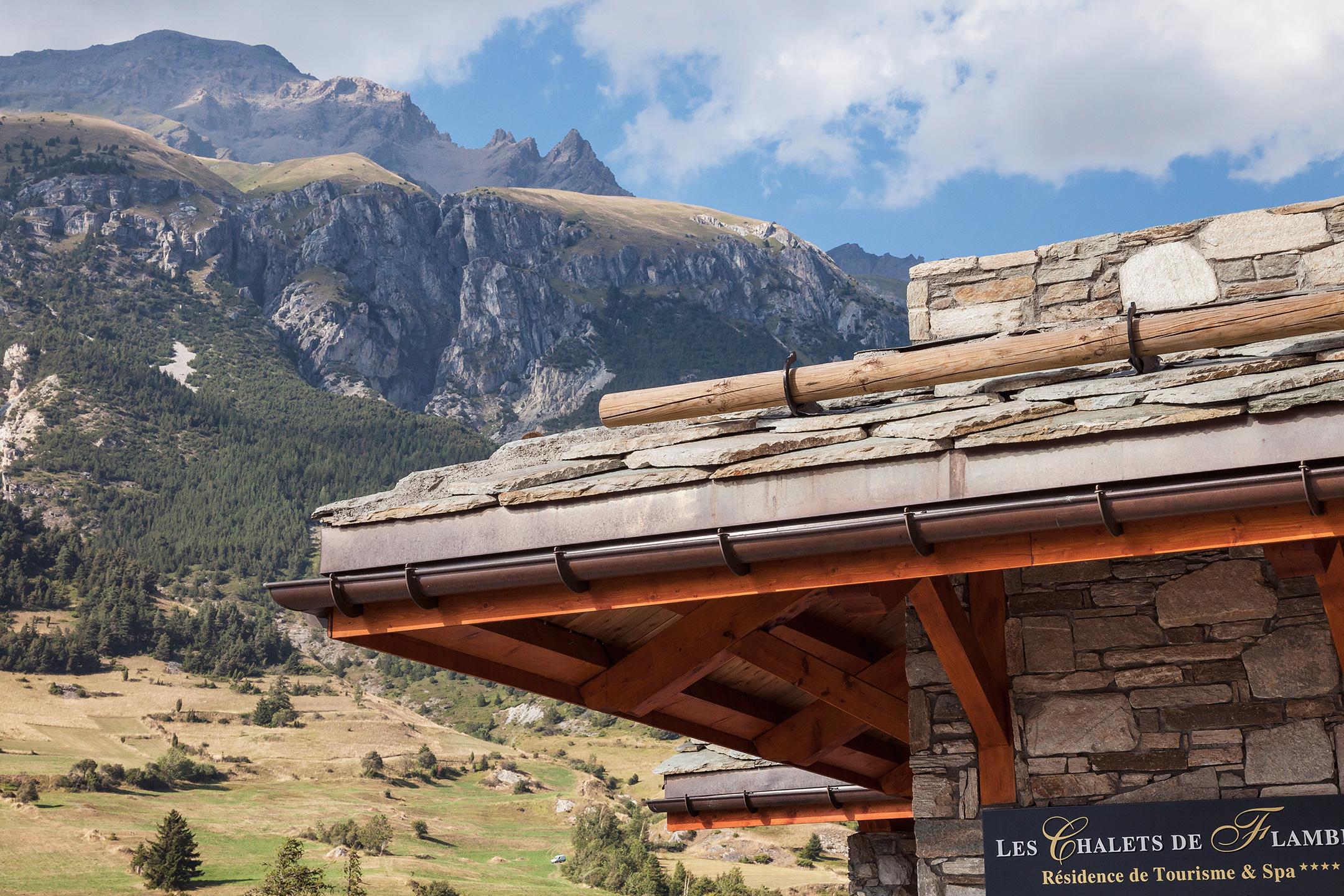 Vue d'un chalet sur le Massif de la Vanoise