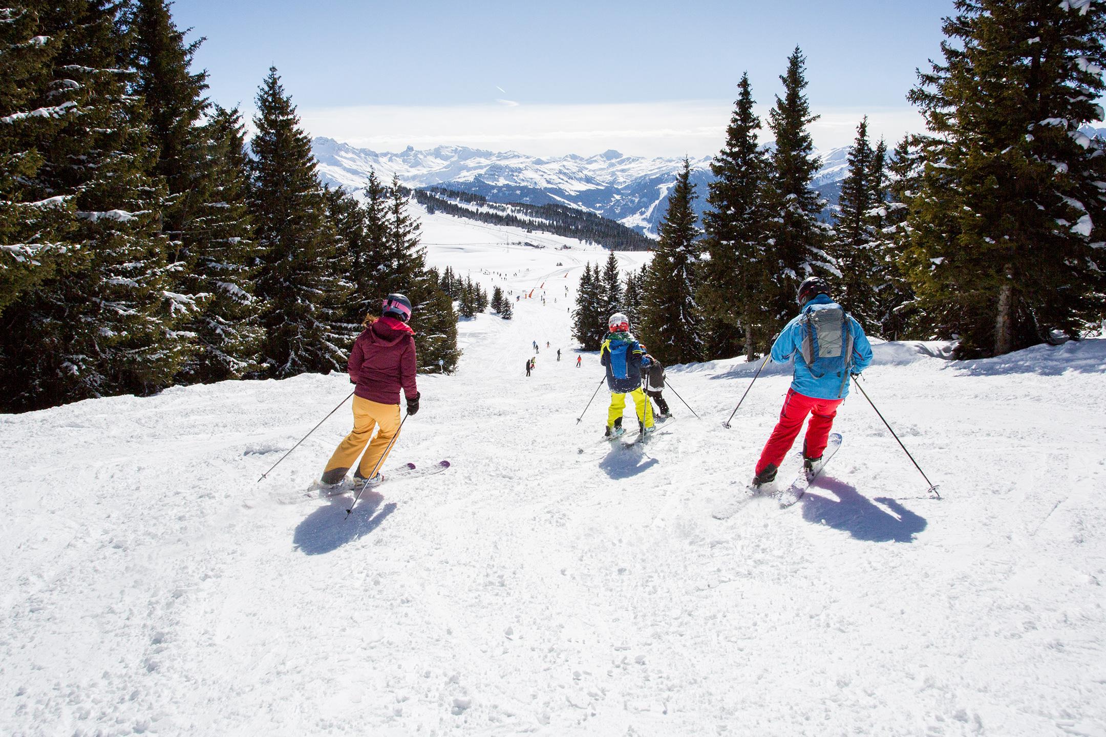 famille sur les pistes de l'espace diamant 