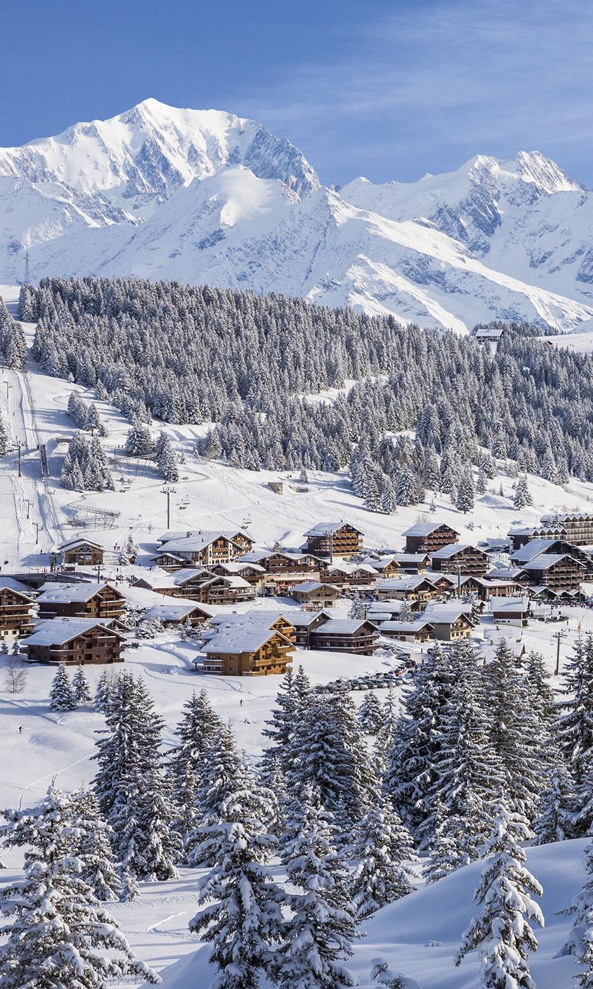 Beau panorama de la station des Saisies et de son domaine skiable, l'Espace Diamant, en hiver