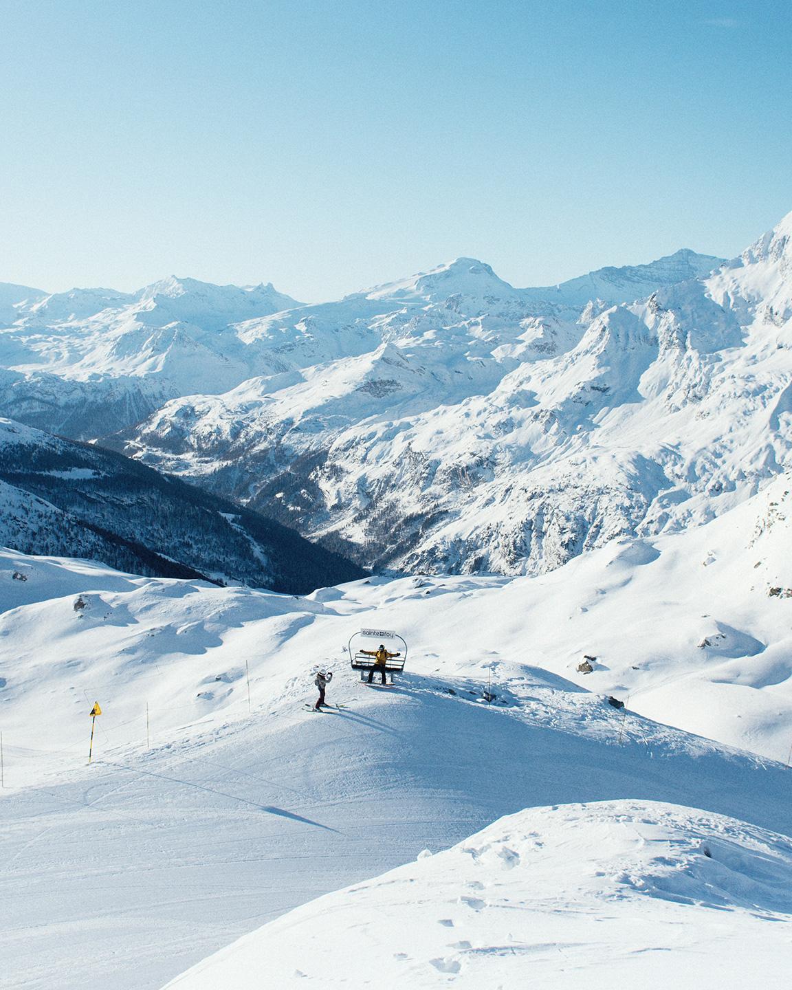 Vue sur le domaine skiable et les pistes de Sainte Foy-Tarentaise en hiver