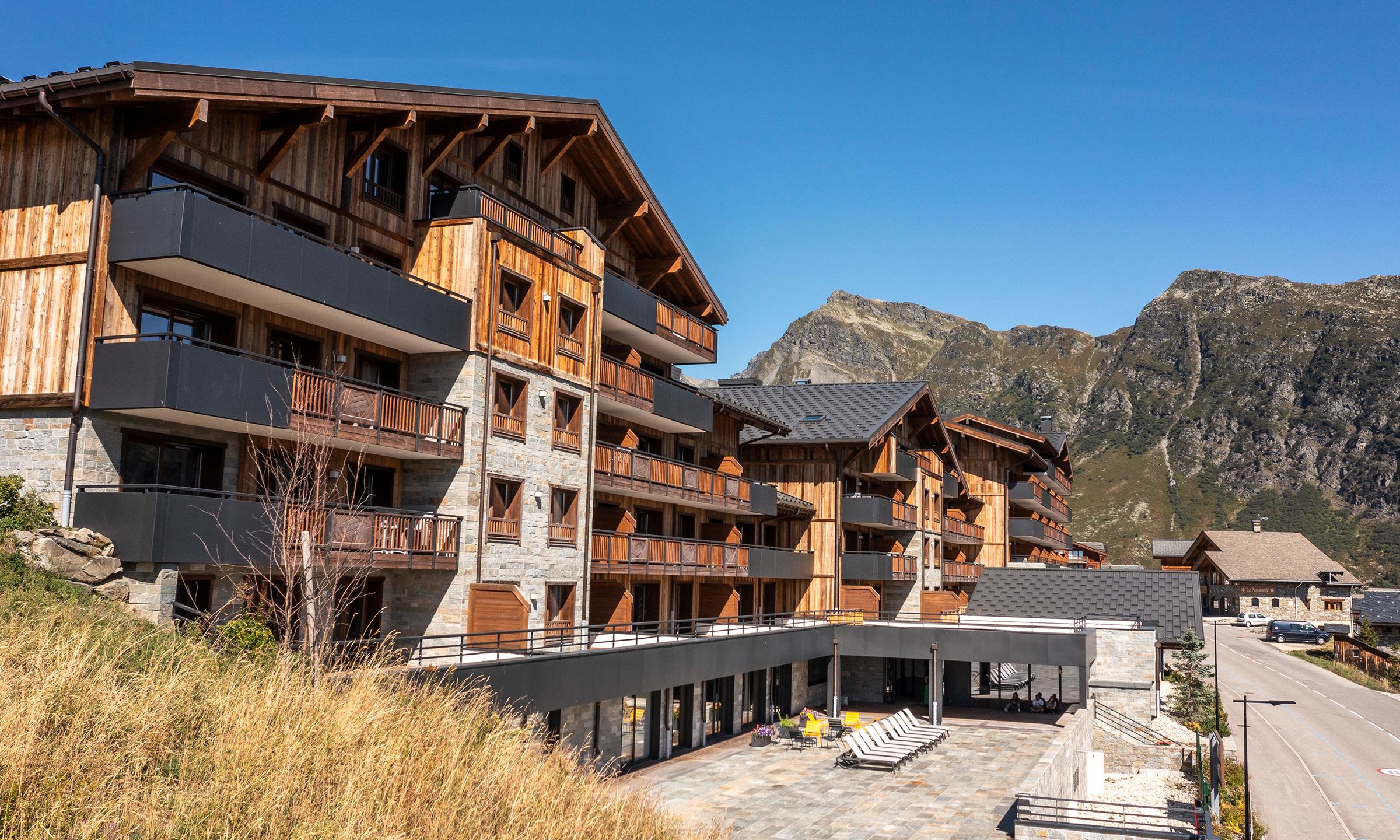 Vue extérieure de l'hôtel et résidence Alpen Lodge à La Rosière